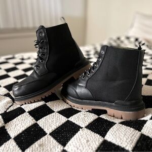 Kids unisex size 13 boots